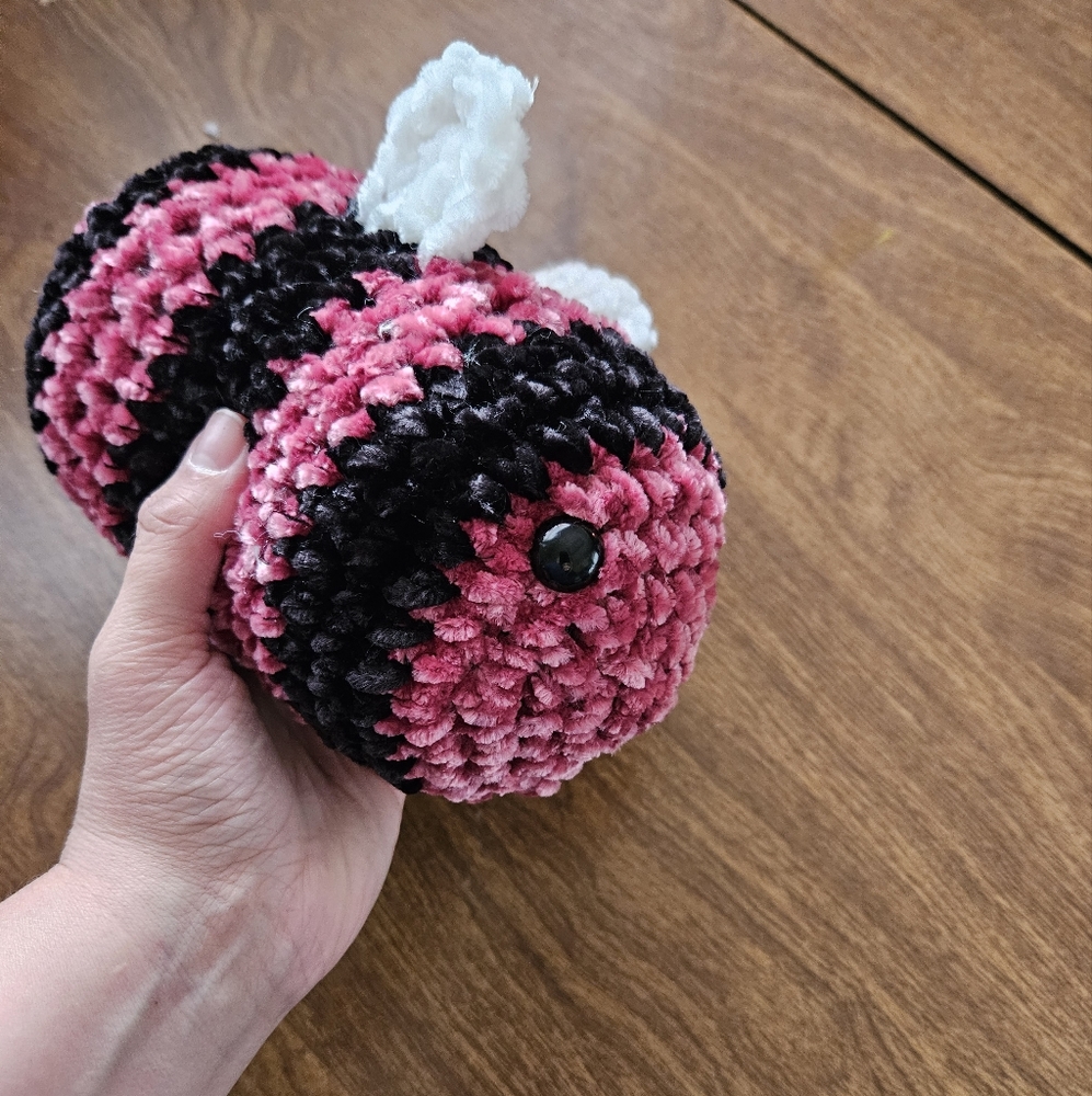 Crochet Velvet Raspberry Bee - Picture 3 of 15